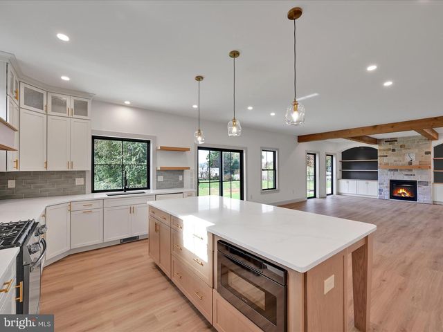 5780 WILD LILAC DR, East Petersburg, PA 17520