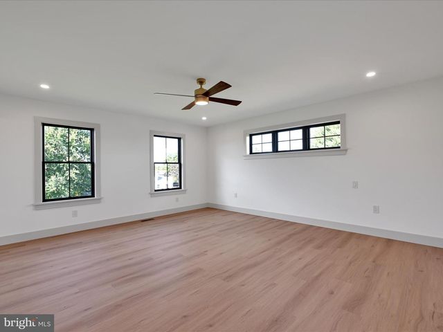 5780 WILD LILAC DR, East Petersburg, PA 17520