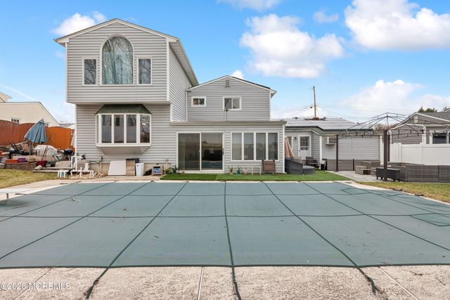 10 Walter Drive, Hazlet, NJ 07730