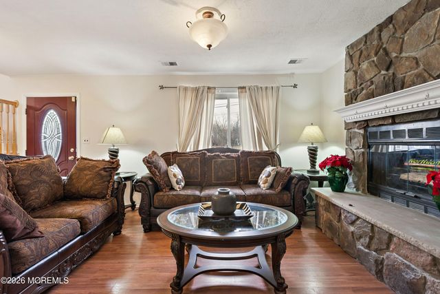 10 Walter Drive, Hazlet, NJ 07730