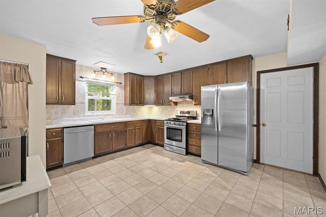 120 Fox Creek Road, Belleville, IL 62223