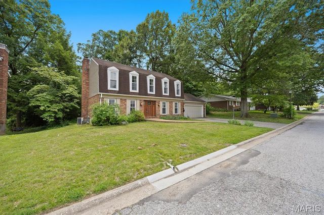 120 Fox Creek Road, Belleville, IL 62223