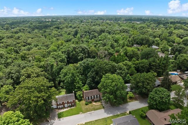 120 Fox Creek Road, Belleville, IL 62223