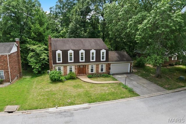 120 Fox Creek Road, Belleville, IL 62223
