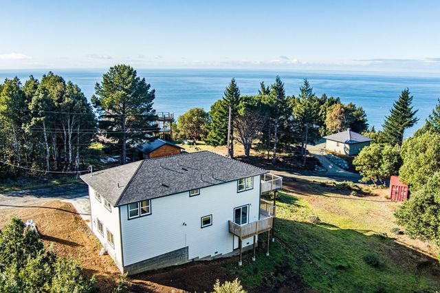 127 Cook Road, Shelter Cove, CA 95589