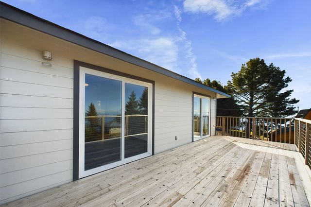 127 Cook Road, Shelter Cove, CA 95589