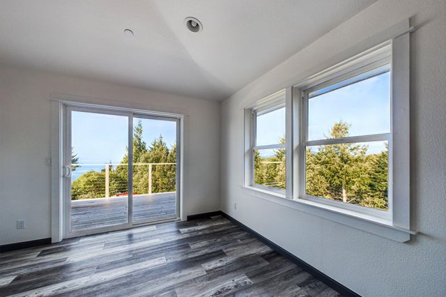 127 Cook Road, Shelter Cove, CA 95589