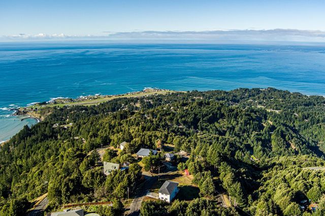 127 Cook Road, Shelter Cove, CA 95589