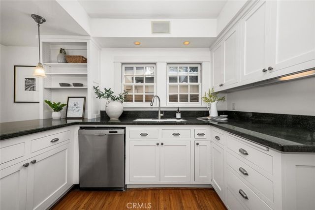 24 Via Di Roma Walk, Long Beach, CA 90803