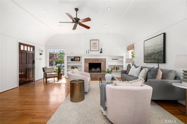 24 Via Di Roma Walk, Long Beach, CA 90803
