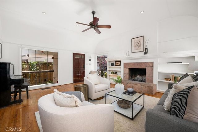 24 Via Di Roma Walk, Long Beach, CA 90803