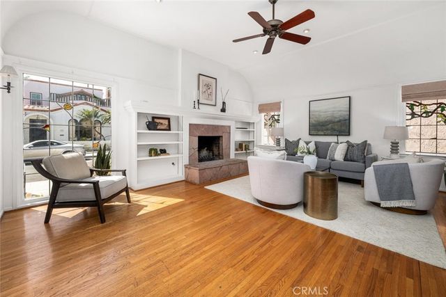 24 Via Di Roma Walk, Long Beach, CA 90803