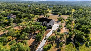 208 Stonegate LN, Dripping Springs, TX 78620