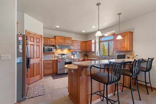 658 BLACK EARTH DRIVE, De Pere, WI 54115