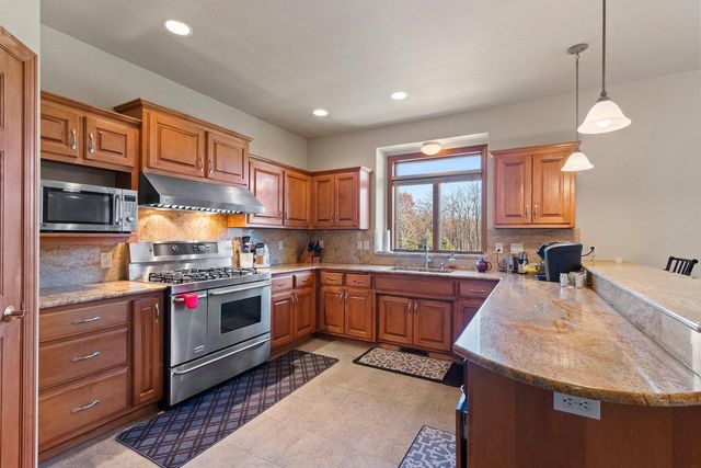 658 BLACK EARTH DRIVE, De Pere, WI 54115