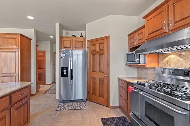 658 BLACK EARTH DRIVE, De Pere, WI 54115