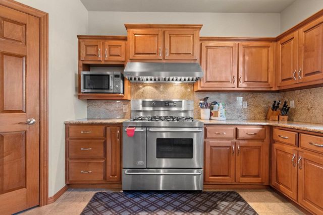 658 BLACK EARTH DRIVE, De Pere, WI 54115