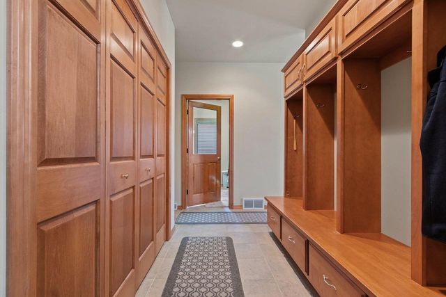 658 BLACK EARTH DRIVE, De Pere, WI 54115