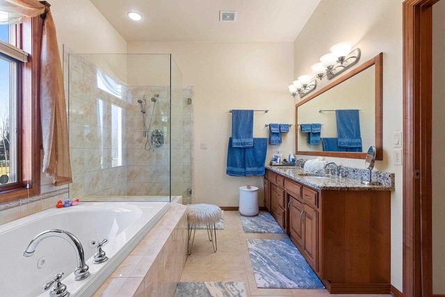 658 BLACK EARTH DRIVE, De Pere, WI 54115