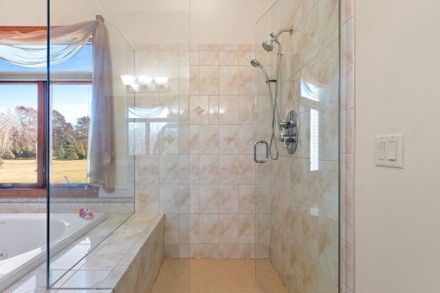 658 BLACK EARTH DRIVE, De Pere, WI 54115