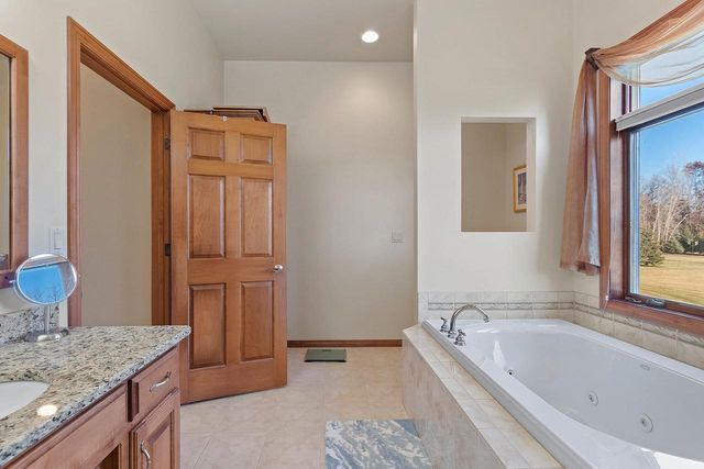 658 BLACK EARTH DRIVE, De Pere, WI 54115