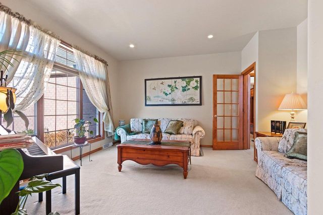 658 BLACK EARTH DRIVE, De Pere, WI 54115