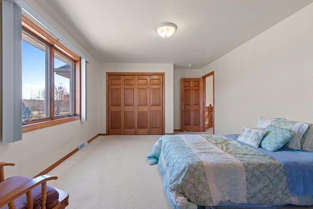 658 BLACK EARTH DRIVE, De Pere, WI 54115