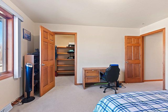 658 BLACK EARTH DRIVE, De Pere, WI 54115