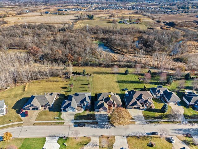 658 BLACK EARTH DRIVE, De Pere, WI 54115