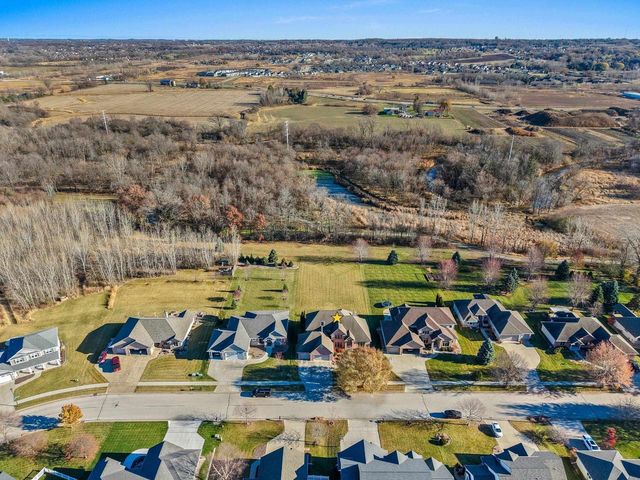 658 BLACK EARTH DRIVE, De Pere, WI 54115