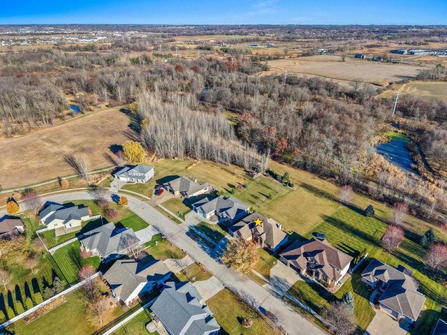 658 BLACK EARTH DRIVE, De Pere, WI 54115