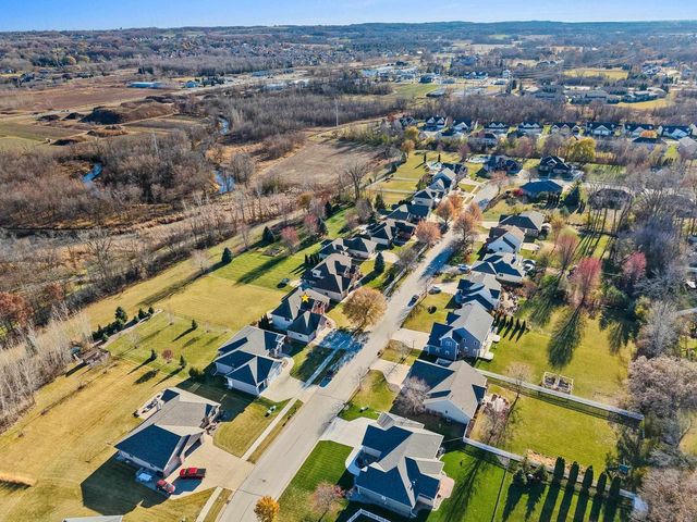 658 BLACK EARTH DRIVE, De Pere, WI 54115