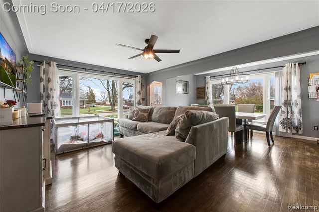 19720 Maxine Street, Saint Clair Shores, MI 48080