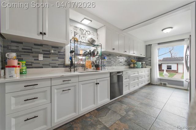 19720 Maxine Street, Saint Clair Shores, MI 48080