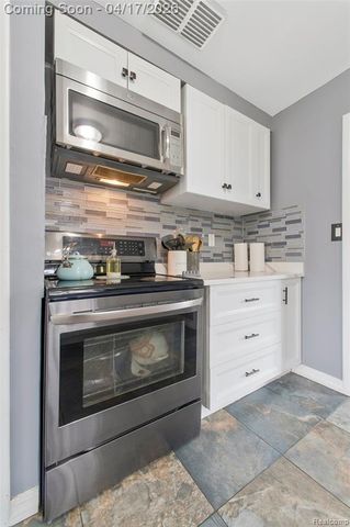 19720 Maxine Street, Saint Clair Shores, MI 48080