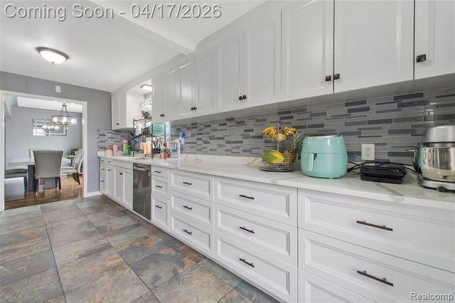 19720 Maxine Street, Saint Clair Shores, MI 48080