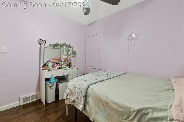 19720 Maxine Street, Saint Clair Shores, MI 48080