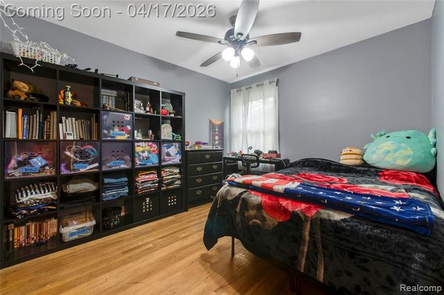 19720 Maxine Street, Saint Clair Shores, MI 48080