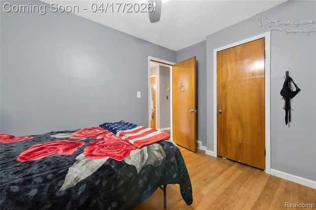 19720 Maxine Street, Saint Clair Shores, MI 48080