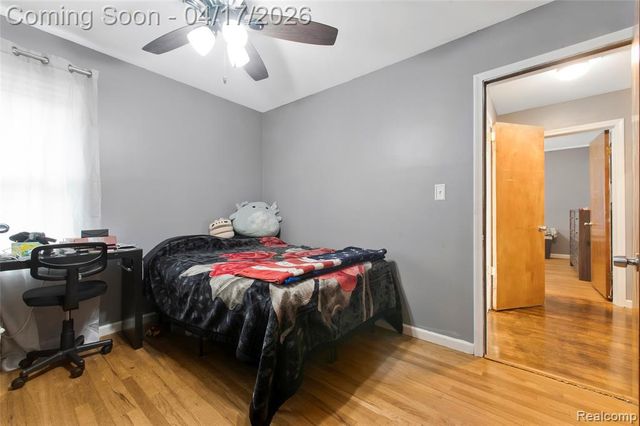 19720 Maxine Street, Saint Clair Shores, MI 48080