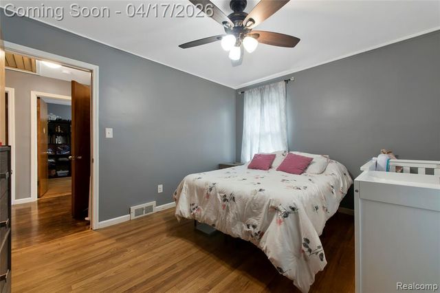 19720 Maxine Street, Saint Clair Shores, MI 48080