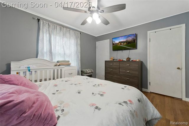 19720 Maxine Street, Saint Clair Shores, MI 48080