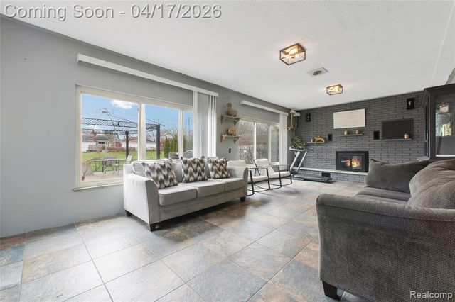 19720 Maxine Street, Saint Clair Shores, MI 48080