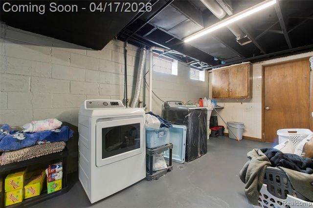 19720 Maxine Street, Saint Clair Shores, MI 48080