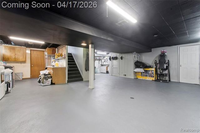 19720 Maxine Street, Saint Clair Shores, MI 48080