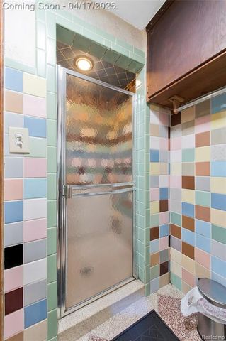 19720 Maxine Street, Saint Clair Shores, MI 48080