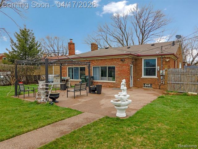 19720 Maxine Street, Saint Clair Shores, MI 48080