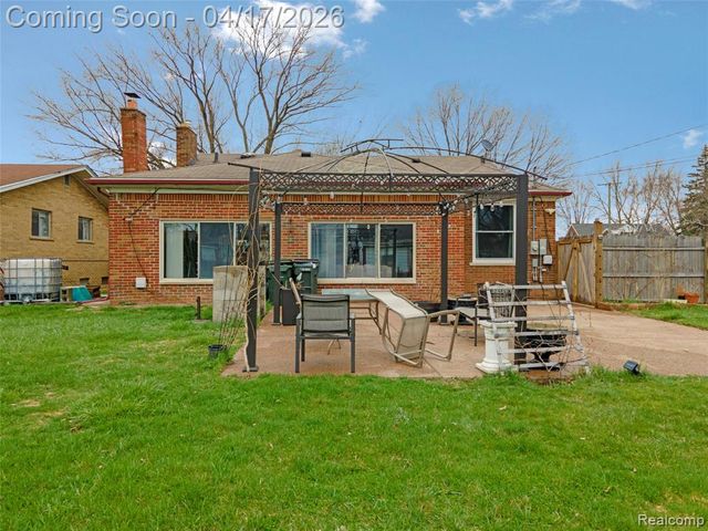 19720 Maxine Street, Saint Clair Shores, MI 48080