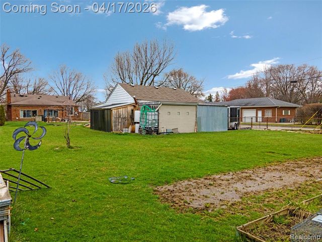 19720 Maxine Street, Saint Clair Shores, MI 48080