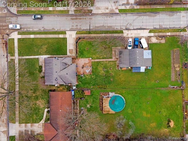 19720 Maxine Street, Saint Clair Shores, MI 48080